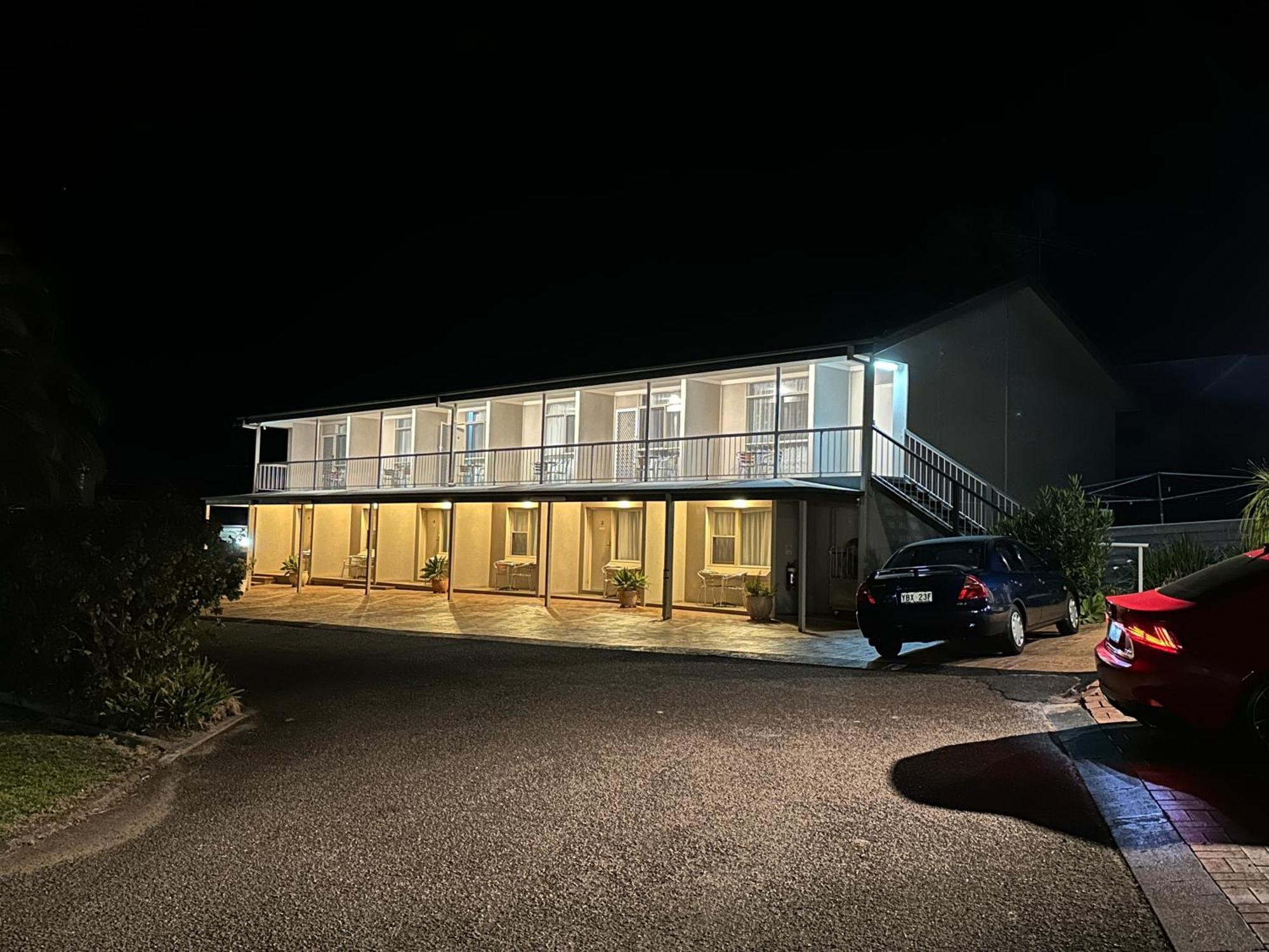 Holiday Lodge Motor Inn Narooma Exterior photo